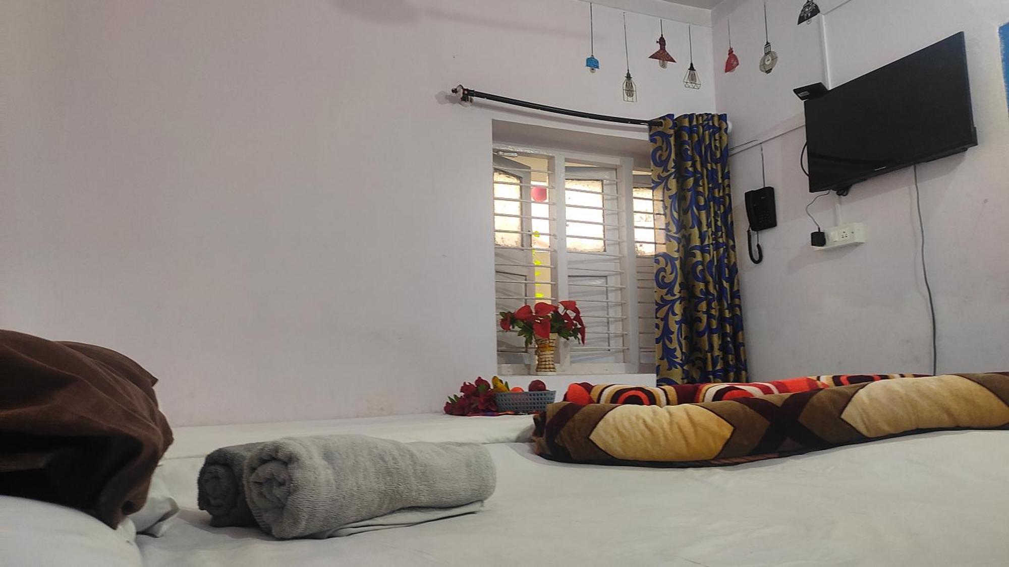 Adh Amilia Gardens Hotel Narasimharaja Puram Eksteriør billede