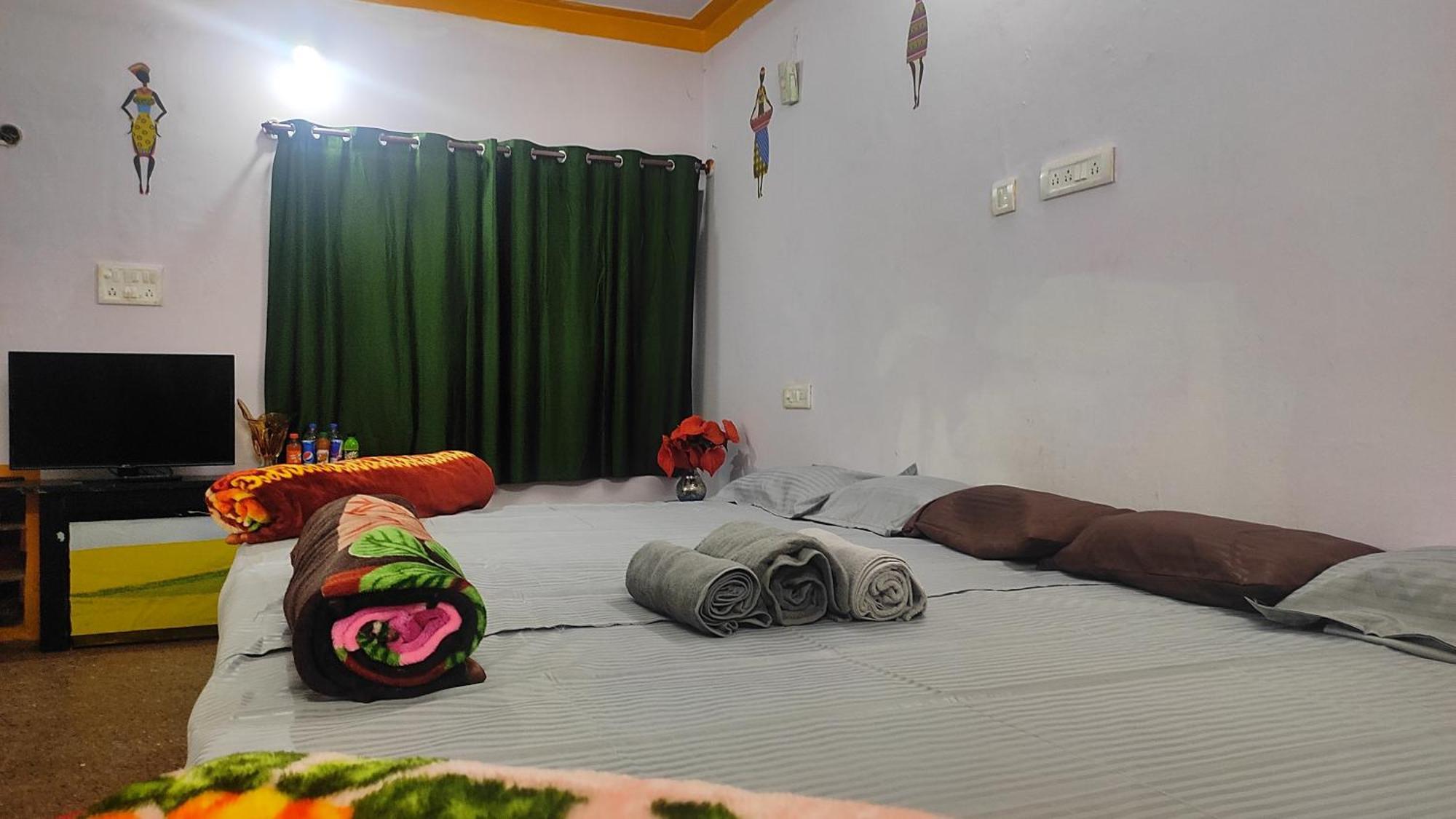 Adh Amilia Gardens Hotel Narasimharaja Puram Eksteriør billede