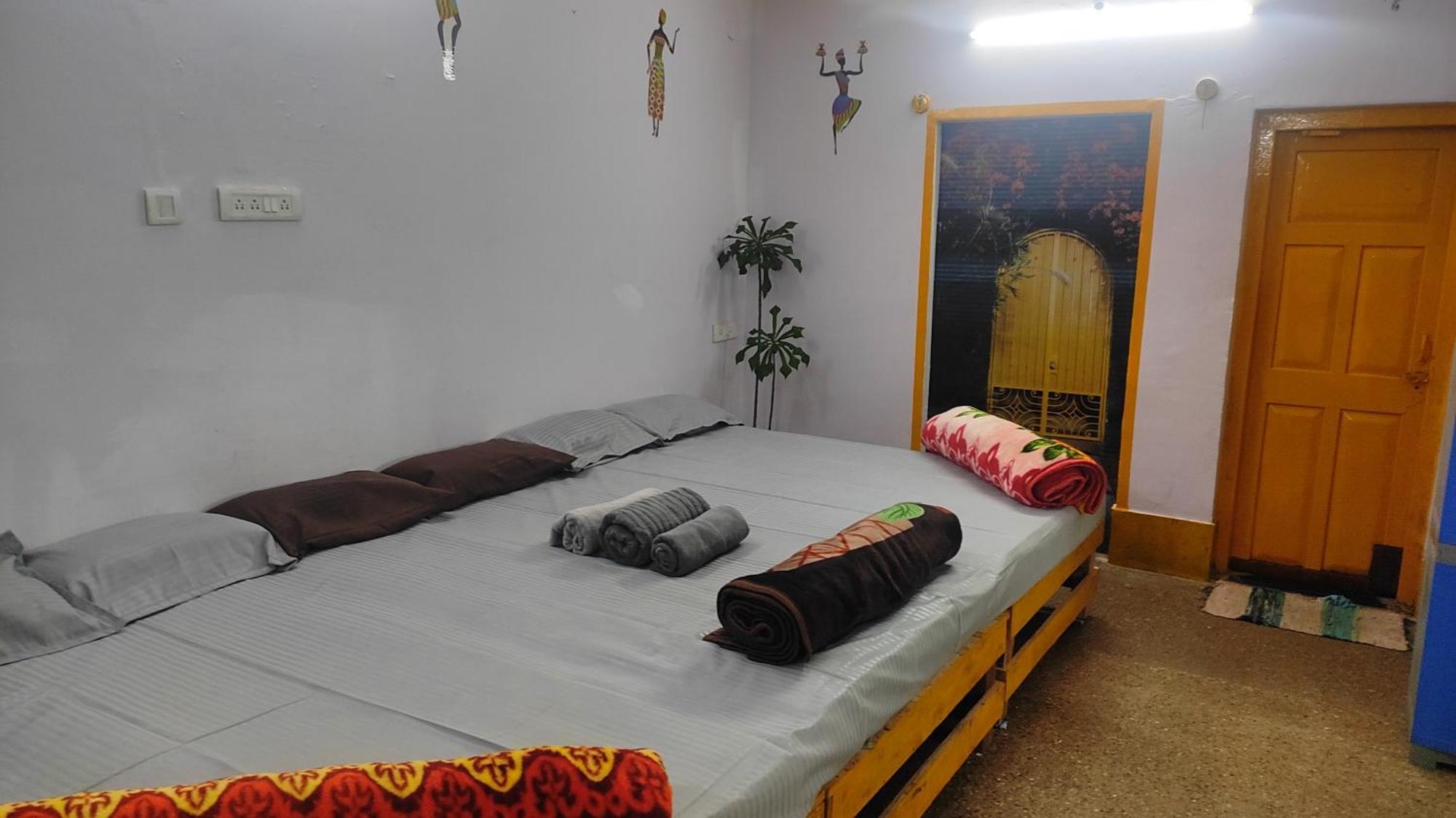 Adh Amilia Gardens Hotel Narasimharaja Puram Eksteriør billede