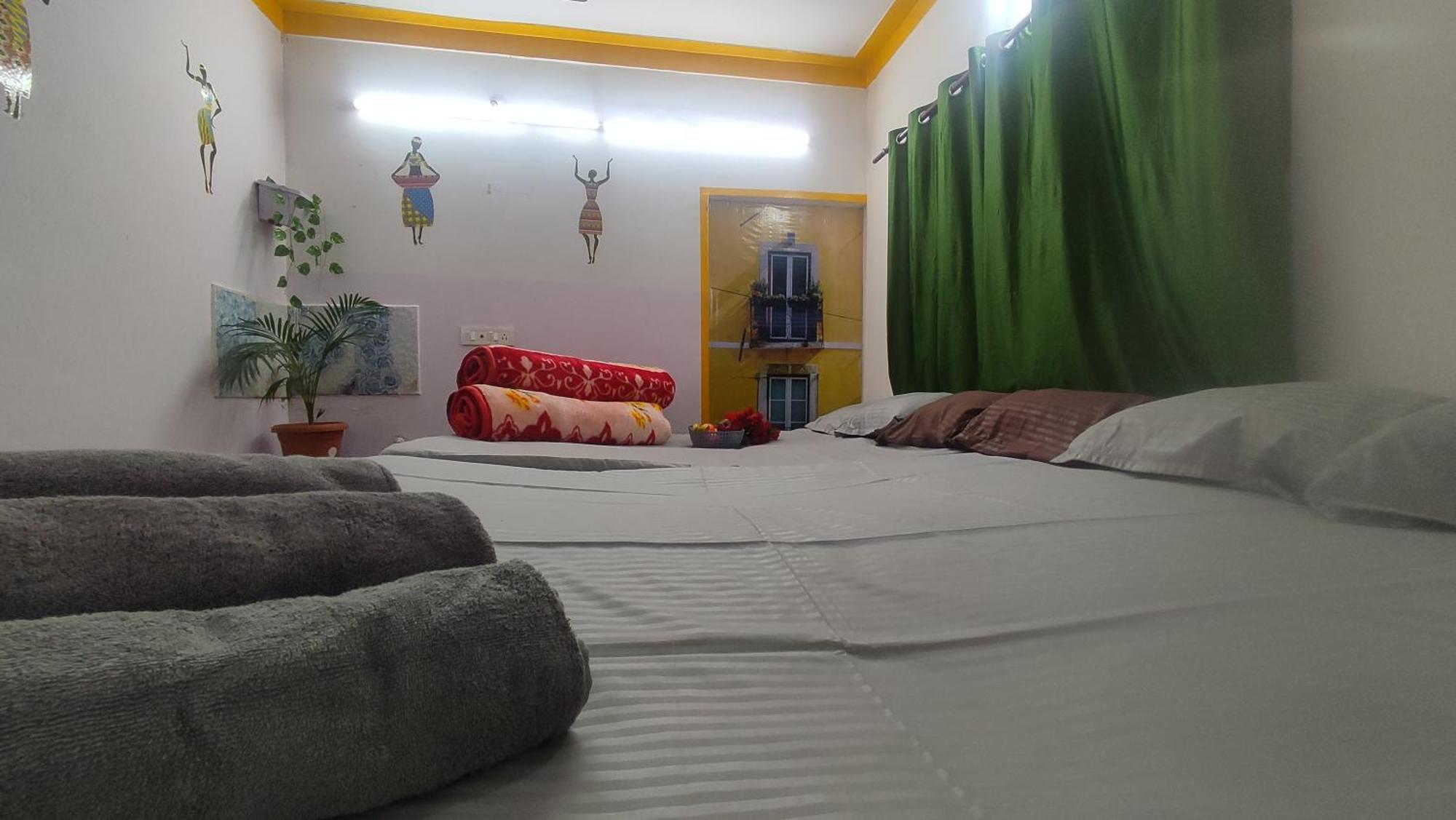 Adh Amilia Gardens Hotel Narasimharaja Puram Eksteriør billede